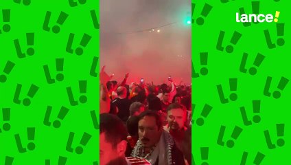 Torcida do Internacional faz 'rua de fogo' para recepcionar time no Beira-Rio