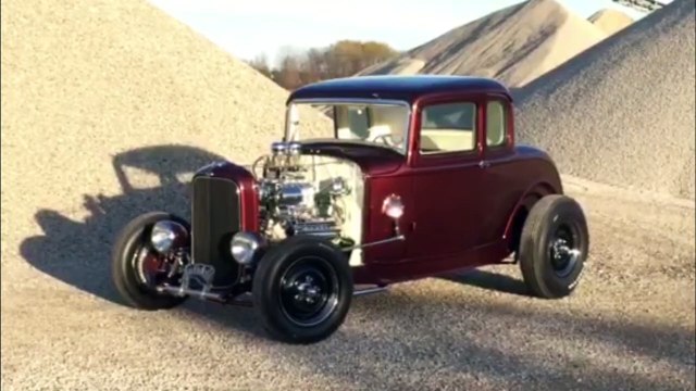 Hemi-Powered Deuce Coupe Packs Punch