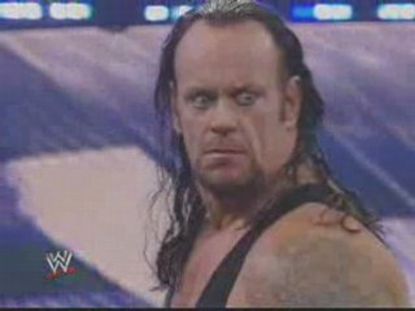 Edge's Burial of Undertaker is interrupted by The Phenom - video Dailymotion