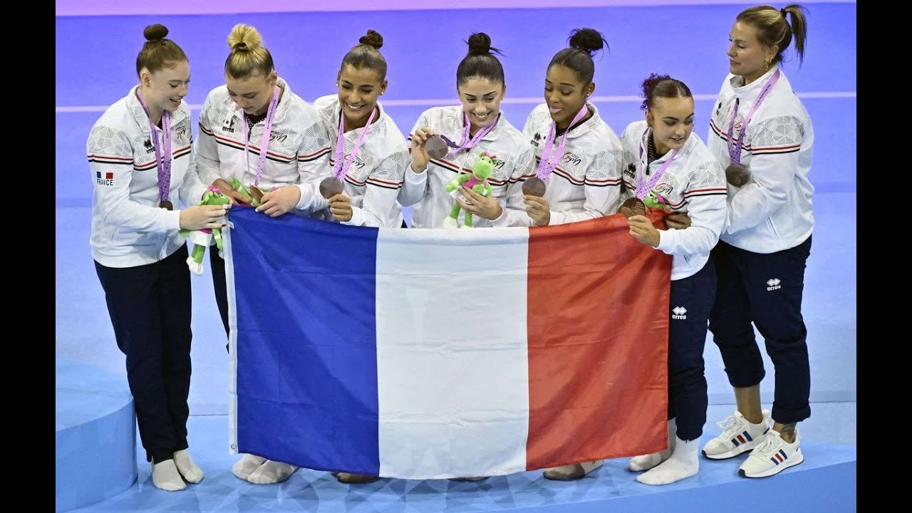 VIDEO: Aux mondiaux de gym, les Bleues en bronze par équipe à dix mois des JO