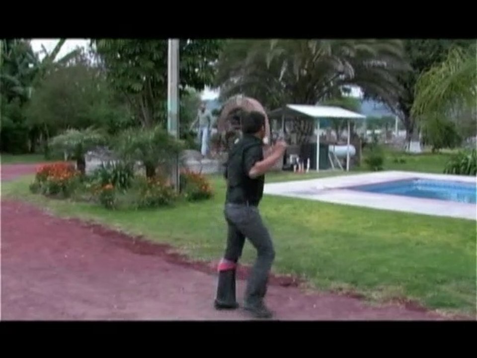 Inicio/Cierre La Troca De Tres Colores 2010 DVD [Completo Video]