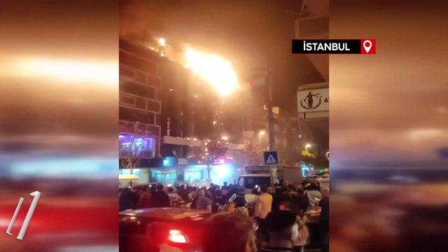 Küçükçekmece’de 6 katlı iş yerinin çatı katında korkutan yangın