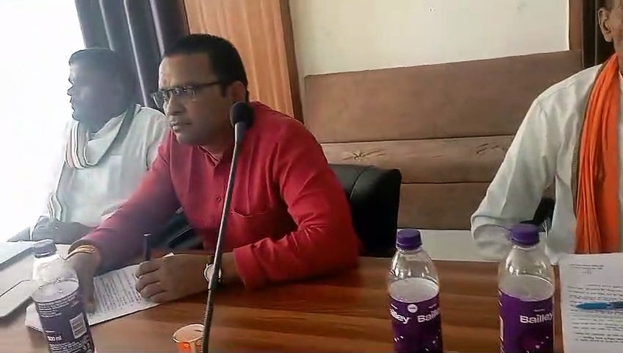 परिषद बैठक में घूंघट में लिए महिला पार्षदों ने निर्णय