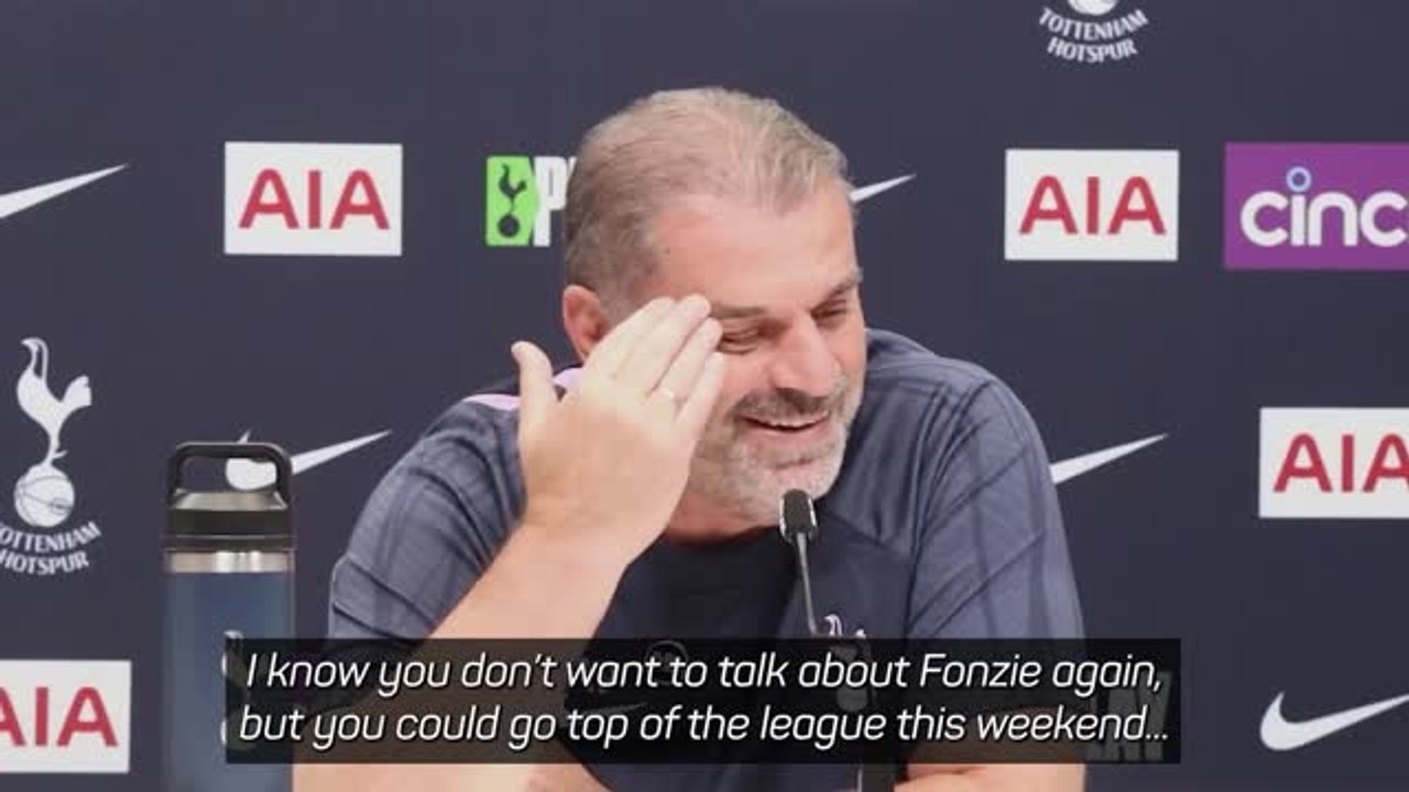 Postecoglou's awkward reaction to Happy Days interruption