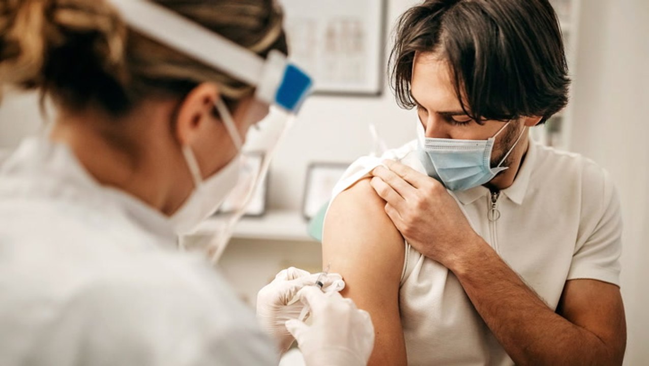 Can I Drink Alcohol After a COVID-19 Booster and Vaccine?