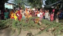 Women blocked Sonkhar Road by breaking pots