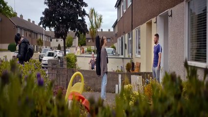 بتلاقي جيتار في سلة المهملات بيغيرلها حياتها هي وأبنها..! ملخص فيلم