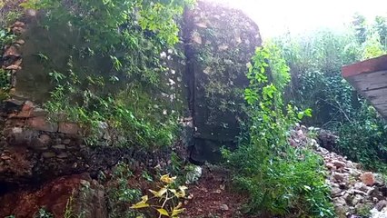 गर्ल्स कॉलेज के जर्जर परकोटे के धराशायी होने का डर