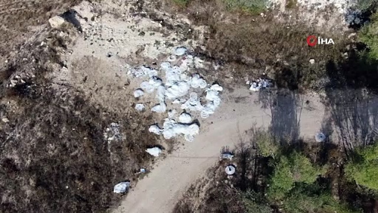 Kimse nedenini bilmiyor! Dere kenarında onlarca gelinlik bulundu