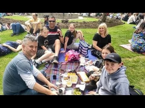 Una volta nella vita' Gioia quando le persone portano i propri figli a partecipare alle celebrazioni