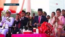 Saat Presiden Jokowi dan Iriana Dibuat Kagum Lihat Formasi 'Fly Pass' HUT ke-78 TNI