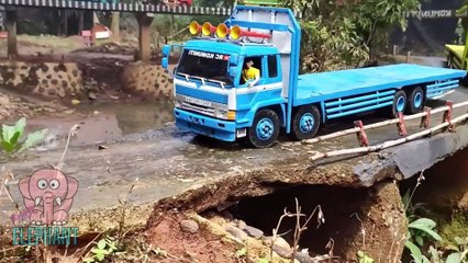 PINK ELEPHANT || Toy truck carrying rice sacks,  part 1