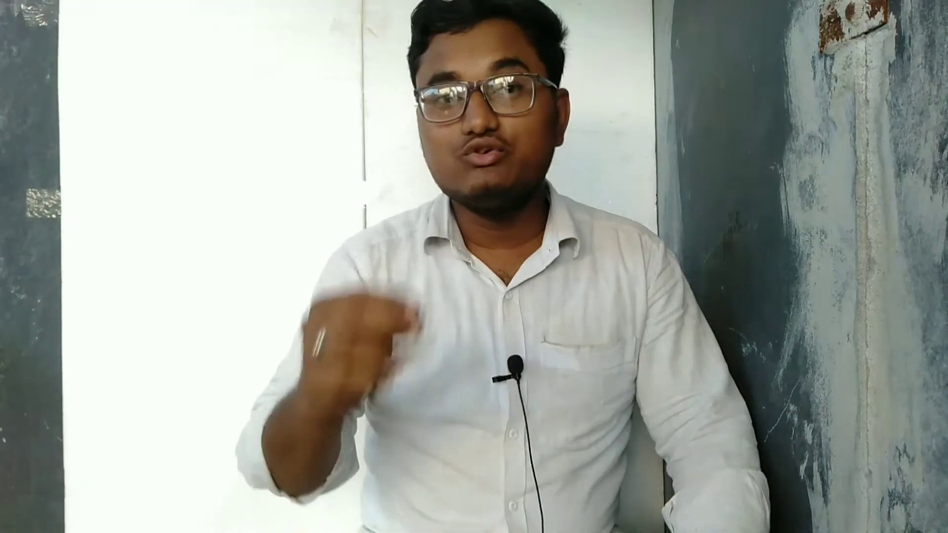 ⁣How to download YouTube videos in gallery