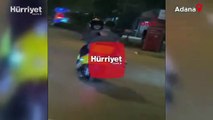 Adana'da tehlikeli yolculuk! Motosikletli genç, kız arkadaşını kucağında taşıdı