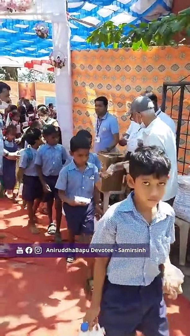⁣Checkup and free medicine distribution for students at the 'Virar Medical & Healthcare camp