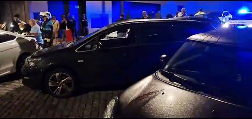 Carro descontrolado provoca acidente com sete viaturas junto ao café Velasquez no Porto