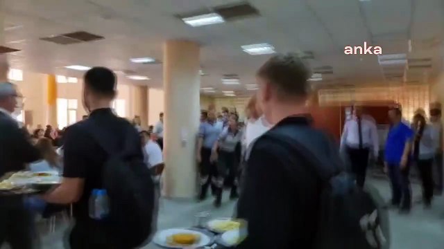 Dokuz Eylül'de yemek zammına tepki gösteren öğrenciler gözaltına alındı