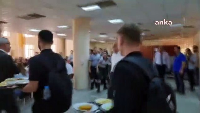 Dokuz Eylül’de yemek zammı protestosu: Öğrenciler yaka paça gözaltına alındı!