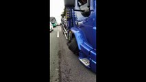 Caminhão quebra e gera lentidão no trânsito da Ponte Pedro Ivo, em Florianópolis