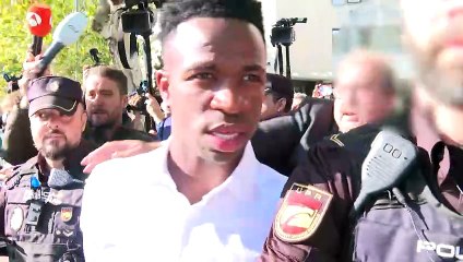 Vinicius asegura a la jueza que se sintió "ofendido" por los insultos recibidos en Mestalla