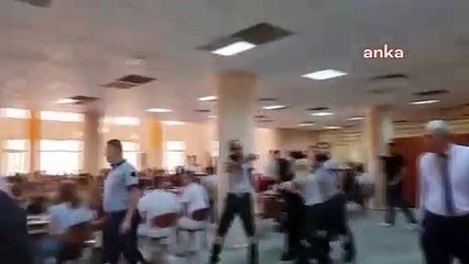 Les étudiants de l'Université d'Izmir Dokuz Eylül continuent de protester contre l'augmentation des repas