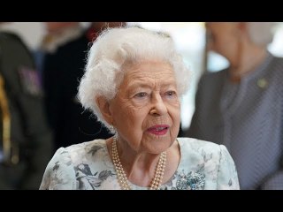 'Don't travel': Queen advised to make major shift in royal tradition as health fears grow