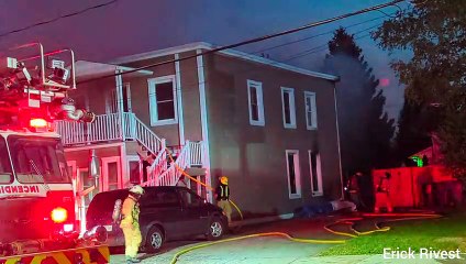 Deux bâtiments en flammes à La Prairie (Le Reflet - Erick Rivest)