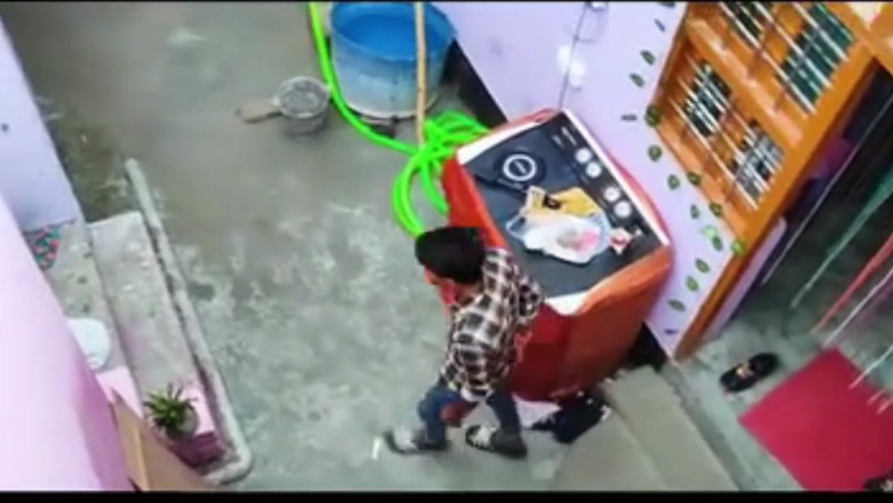 VIDEO: एक बार फिर वायरल हुई पाकिस्तानी भाभी सीमा हैदर, सचिन को क्या हुआ