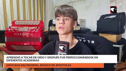 Aprendió a tocar de oído y después fue perfeccionándose en diferentes academias