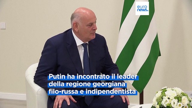 Vladimir Putin firma un accordo per una base russa in una regione separatista georgiana