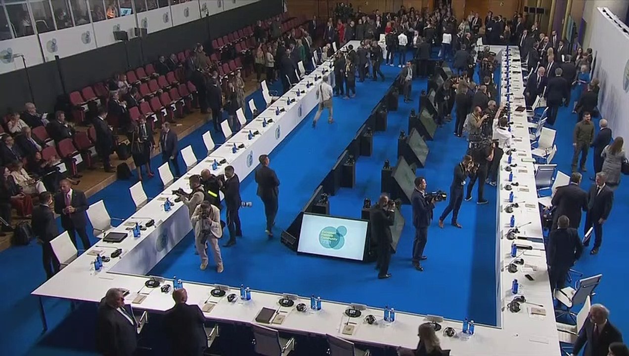 Selenskyj fordert in Granada Winter-Schutzschirm für die Ukraine