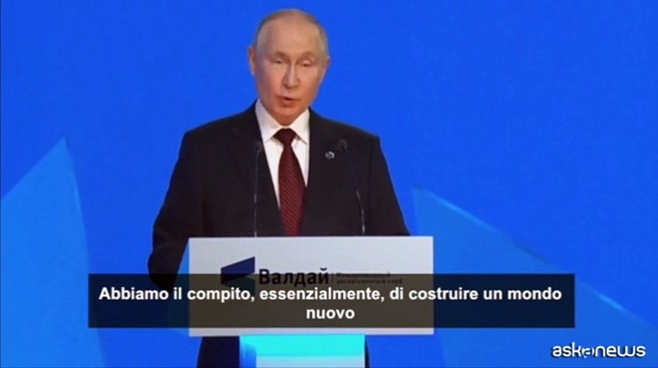 Putin: "Abbiamo il compito di costruire un mondo nuovo"