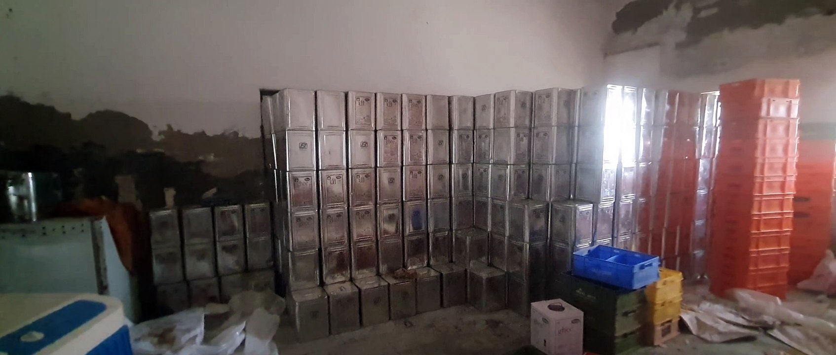 सरस डेयरी में सवा 6 करोड़ रुपए के घी व मिल्क पाउडर से अटे गोदाम