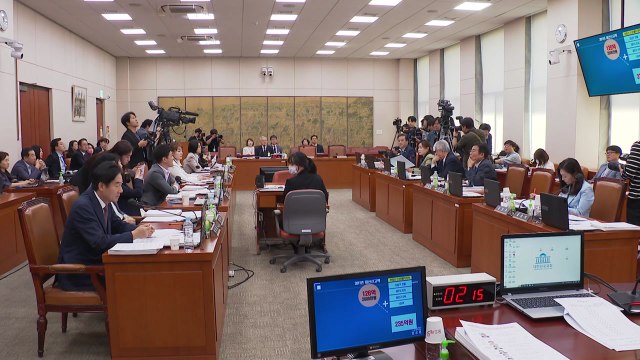 블랙리스트 vs 정치 공세 ...유인촌 청문회 공방 / YTN