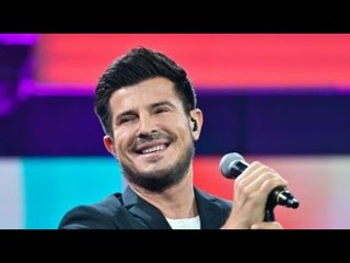 PHOTO Vincent Niclo prend la pose en slip de bain : Pascal Obispo se moque d'un détail