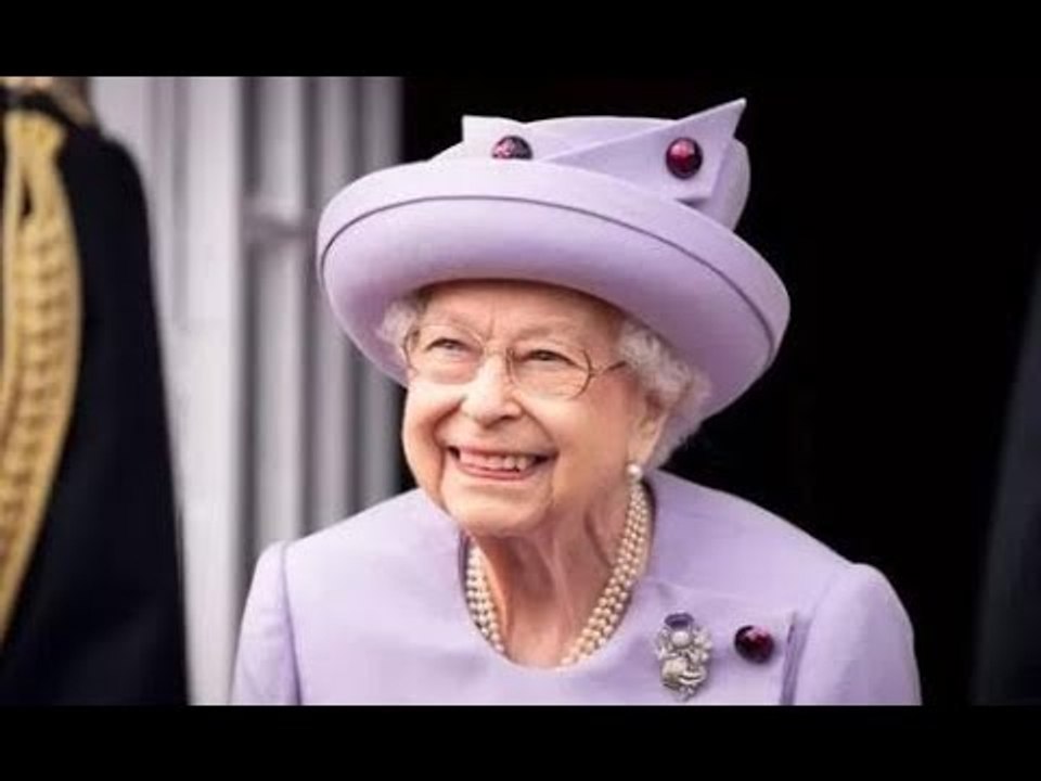 I tributi si riversano sulle prime pagine di tutto il mondo in onore della nostra "amata regina"
