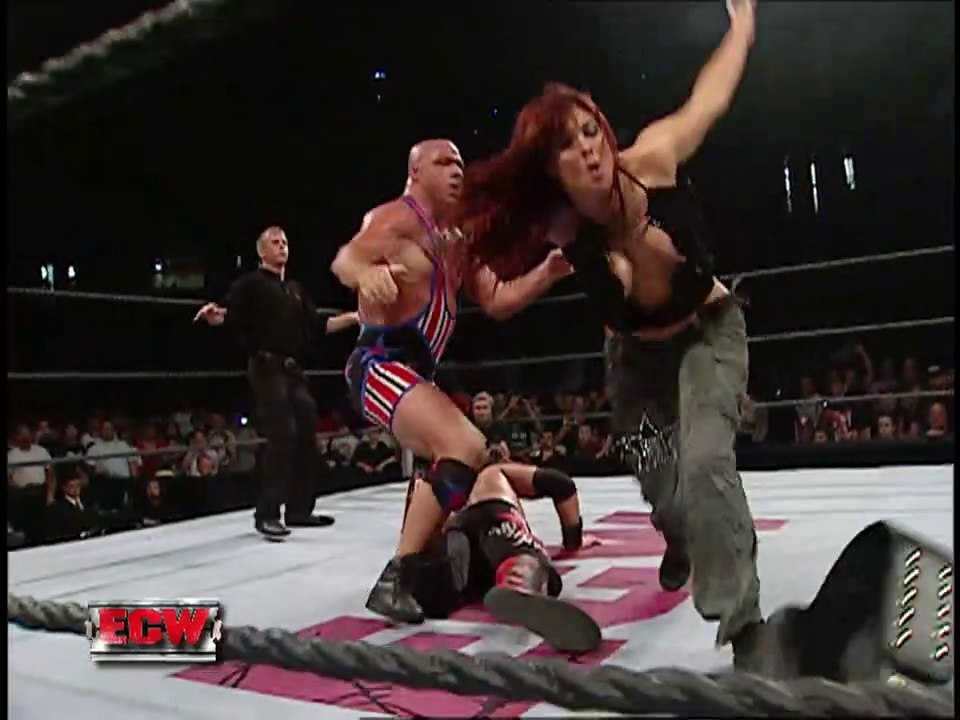 WWE.ECW.06.20.06.Lita.Ringside