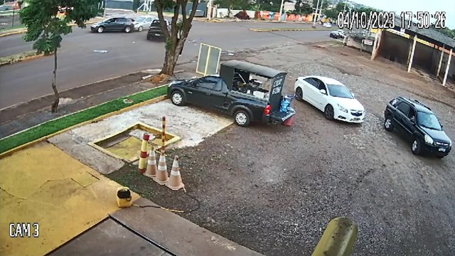 Vídeo: Imagem flagra acidente que envolveu três veículos em Toledo