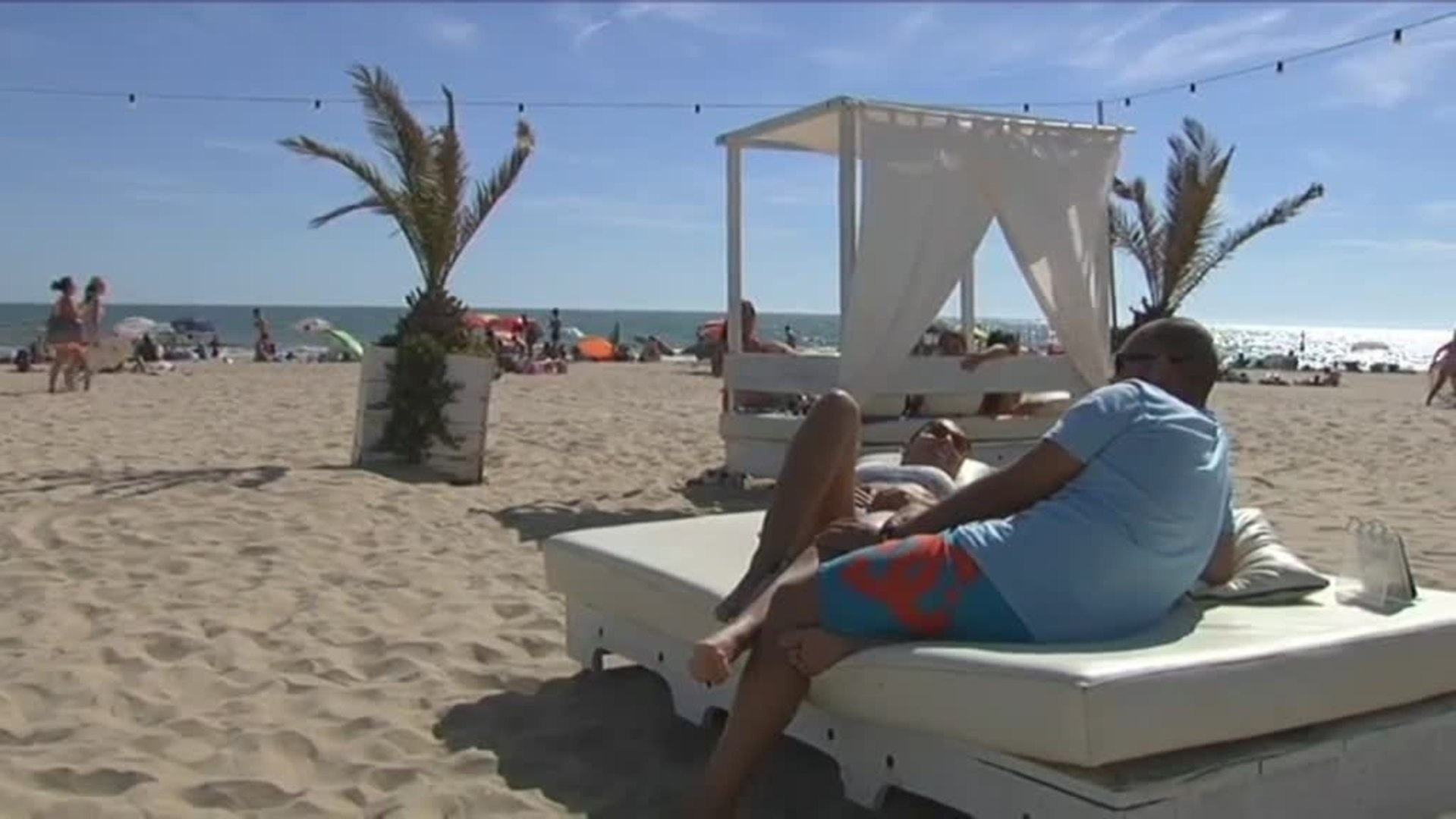 Los 'beach club' se imponen a los chiringuitos