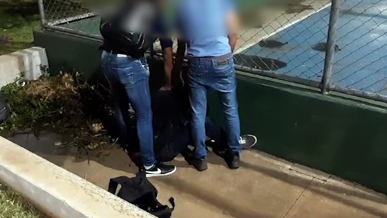 Após furto em farmácia, homem é contido por populares até a chegada da polícia
