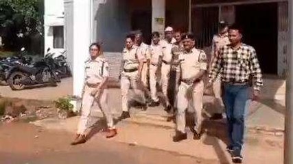 बेटे ने लाठी डंडों से पीट पीटकर की बाप की हत्या, देखिए खौफनाक Video