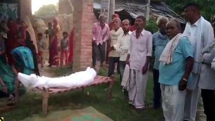अमेठी: पोस्टमार्टम के बाद गांव पहुंचा युवक का शव, परिजनों ने अंतिम संस्कार से किया इनकार