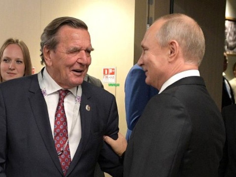 Putin fordert Respekt im Umgang mit Altkanzler Schröder