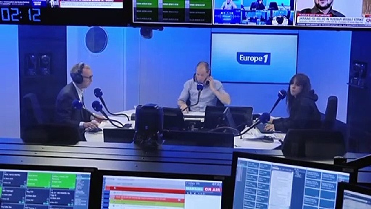 Crise migratoire : les premiers migrants de Lampedusa arrivent à Paris