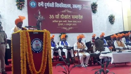 दीक्षांत समारोह: मेडल पाकर मुस्कुराईं बेटियां- देखें वीडियो