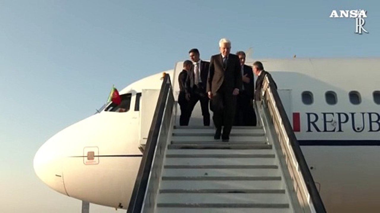 Mattarella in Portogallo, l'arrivo a Porto per il vertice del Gruppo Arraiolos