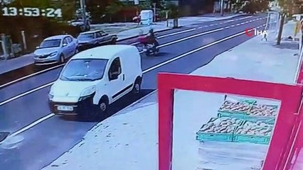 Kediyi ezen motosiklet sürücüsü böyle sürüklendi