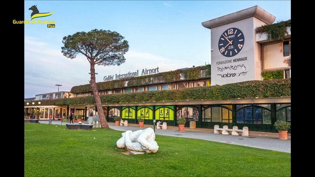 Droga, arrestato all'aeroporto di Pisa: aveva ingerito un chilo e 400 grammi di droga