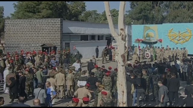 Siria, i funerali degli oltre 110 morti nell'attacco con drone a Homs