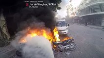 شاهد: قصف هو الأسوأ منذ سنوات.. صواريخ النظام السوري تقتل العشرات في إدلب غداة هجوم الكلية الحربية
